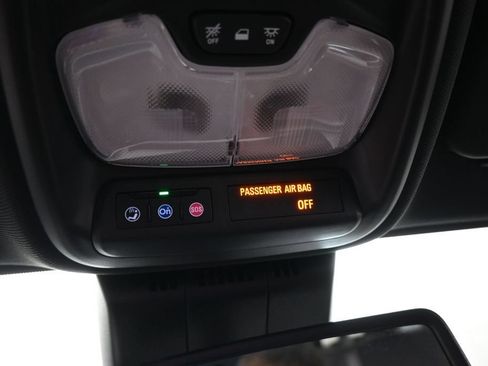 Used 2025 Chevrolet Colorado LT RWD image 33