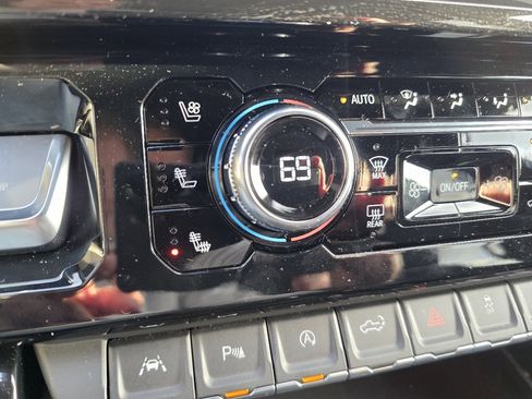 Used 2025 GMC Sierra 1500 AT4X image 25