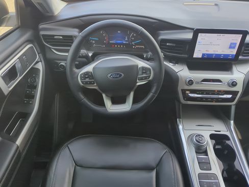 Certified 2022 Ford Explorer XLT w/ Equipment Group 202A RWD image 14