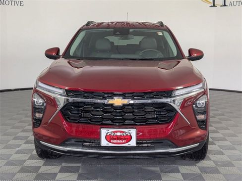 Certified 2025 Chevrolet Trax LT w/ LT Convenience Package image 3