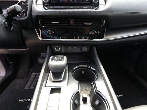 Used 2023 Nissan Rogue SV w/ SV Premium Package AWD/4WD image 18