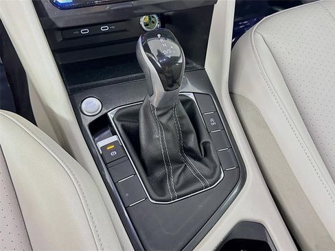 Used 2023 Volkswagen Tiguan SE FWD image 18