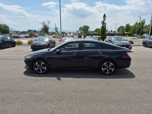 Used 2022 Hyundai Elantra SEL w/ Convenience + Premium Package FWD image 9