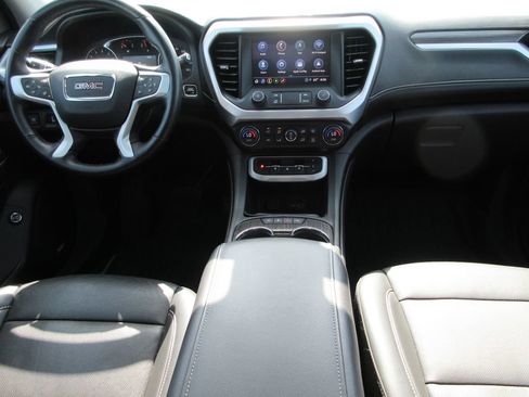 Used 2023 GMC Acadia SLT w/ Preferred Package FWD image 15