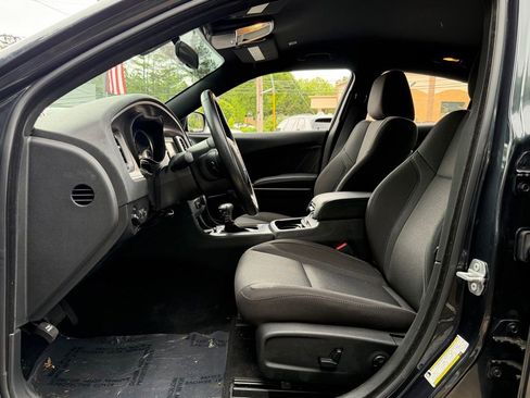 Used 2019 Dodge Charger SXT RWD image 22