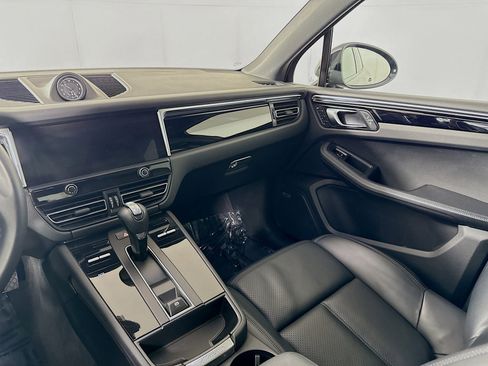 Certified 2023 Porsche Macan Turbo AWD/4WD image 24
