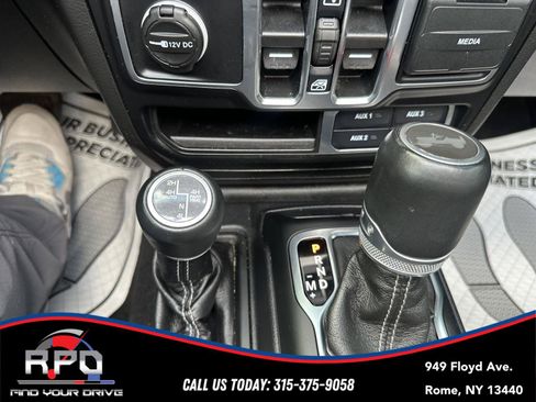 Used 2021 Jeep Wrangler Unlimited Sahara w/ Cold Weather Group AWD/4WD image 23