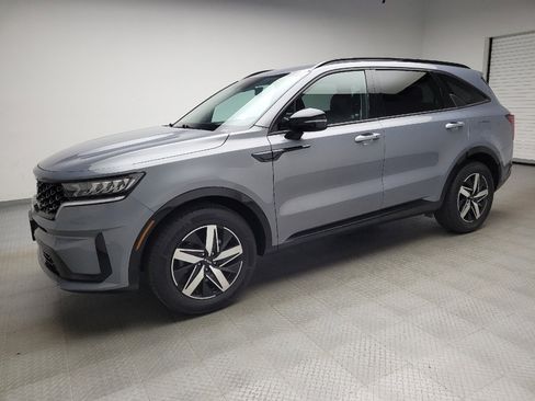 Used 2022 Kia Sorento S FWD image 2