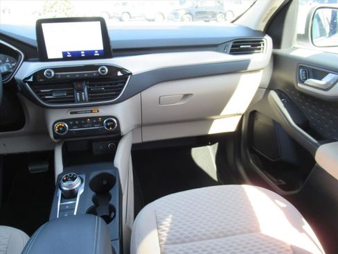 Used 2020 Ford Escape SE image 14