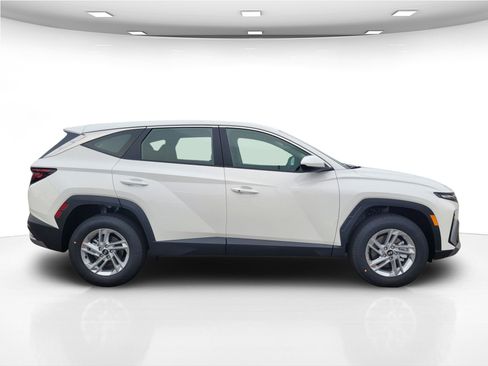 New 2026 Hyundai Tucson SE image 8