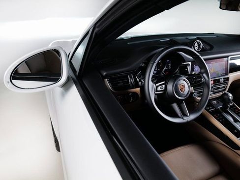 New 2026 Porsche Macan Base image 25