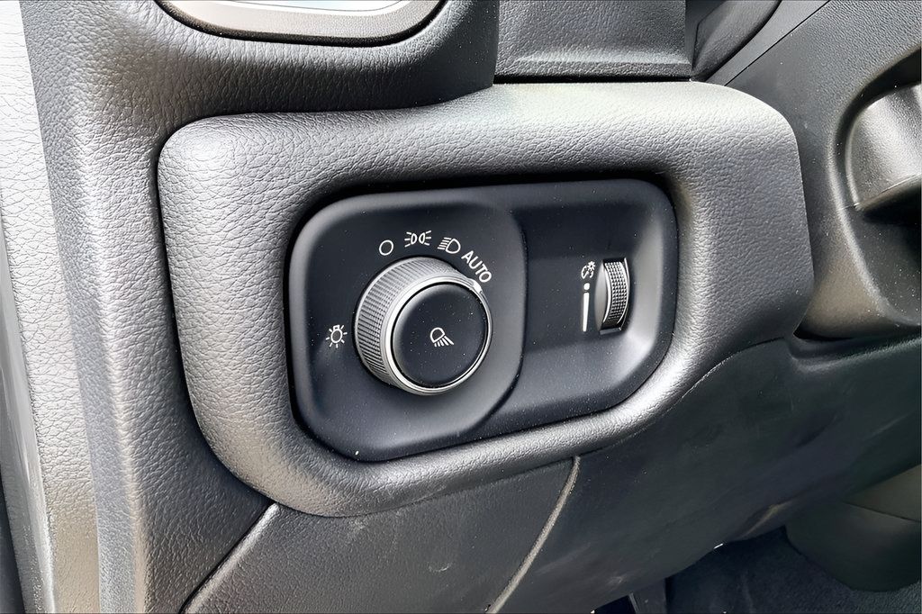 New 2024 RAM 3500 Tradesman w/ Chrome Appearance Group AWD/4WD image 17