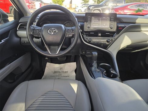 Used 2022 Toyota Camry SE image 7
