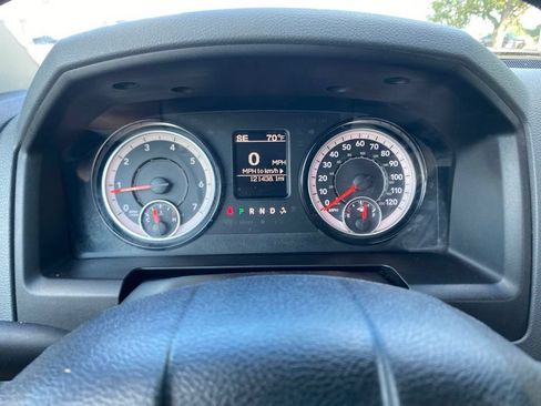 Used 2018 RAM 1500 Classic SLT AWD/4WD image 30