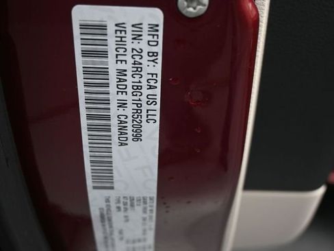 Used 2023 Chrysler Pacifica Touring-L image 18