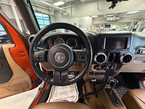 Used 2014 Jeep Wrangler Unlimited Sahara w/ Dual Top Group AWD/4WD image 9