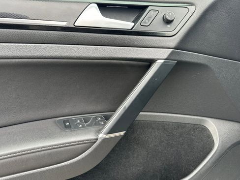 Used 2015 Volkswagen Golf 4-Door image 12