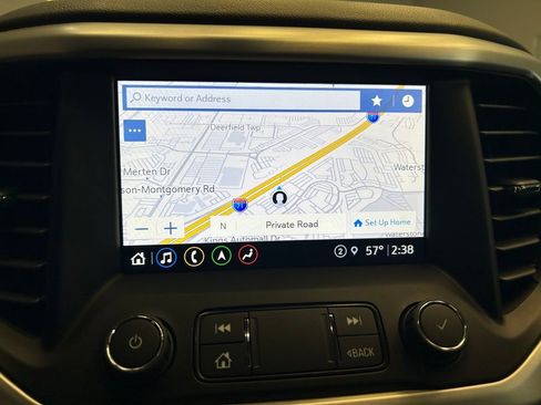 Used 2023 GMC Acadia SLT w/ Elevation Edition image 18