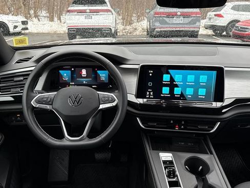 Certified 2025 Volkswagen Atlas Cross Sport SE image 25