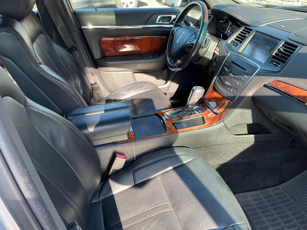 Used 2013 Lincoln MKS AWD image 11