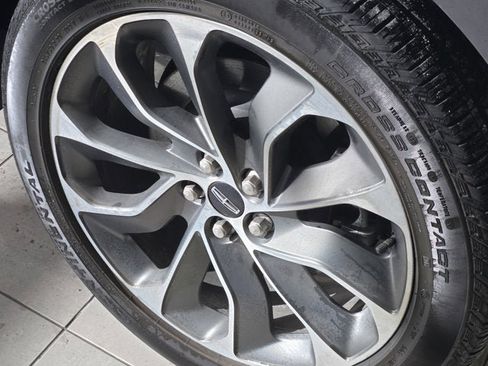 Used 2023 Lincoln Nautilus Reserve w/ Equipment Group 201A image 17