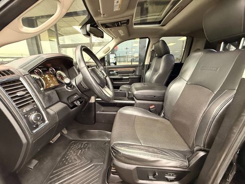 Used 2014 RAM 1500 Laramie w/ Convenience Group image 9