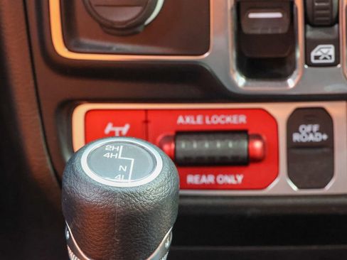 Used 2023 Jeep Gladiator Mojave AWD/4WD image 13