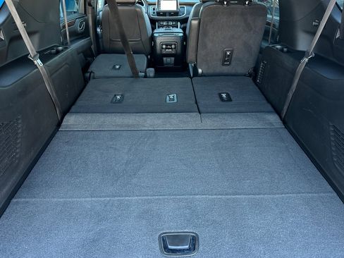 Used 2023 Chevrolet Suburban Premier image 18