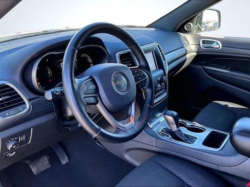 Used 2021 Jeep Grand Cherokee Laredo w/ Security & Convenience Group image 17