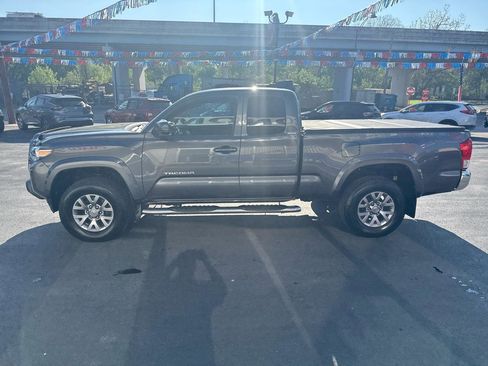 Used 2016 Toyota Tacoma SR5 w/ SR5 Appearance Package (SN) image 7