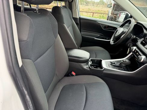 Used 2022 Toyota RAV4 LE AWD/4WD image 15