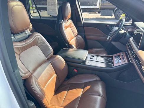 Used 2022 Lincoln Aviator Grand Touring w/ Equipment Group 301A AWD/4WD image 13