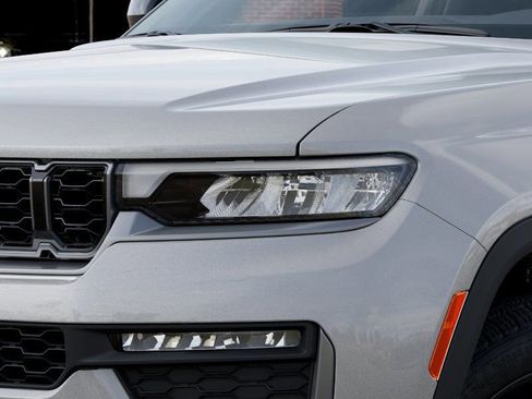 New 2026 Jeep Grand Cherokee L Limited w/ Limited Altitude Package AWD/4WD image 10