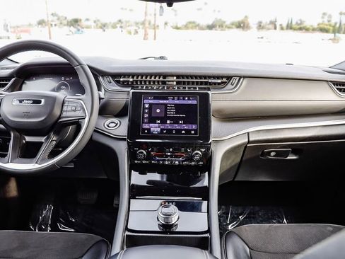 Certified 2024 Jeep Grand Cherokee L Altitude image 15