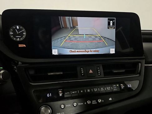 Used 2025 Lexus ES 300h w/ Premium Package image 19