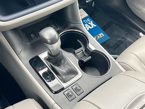 Used 2019 Toyota Highlander XLE AWD/4WD image 16