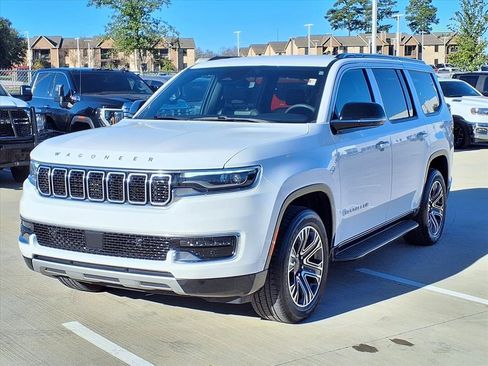 Used 2024 Jeep Wagoneer Series II image 3