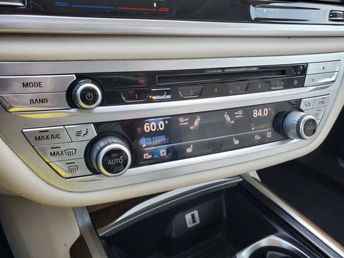 Used 2018 BMW 750i xDrive image 63