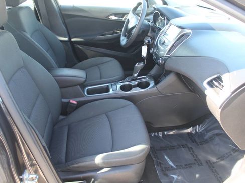 Used 2016 Chevrolet Cruze LT image 9