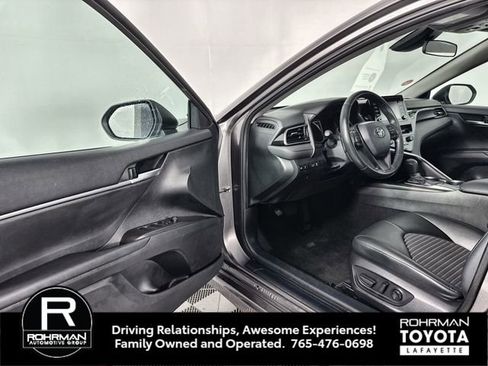 Used 2024 Toyota Camry SE image 10