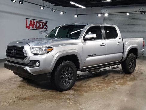 Used 2020 Toyota Tacoma SR5 image 3