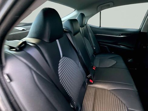 Certified 2019 Toyota Camry SE image 23