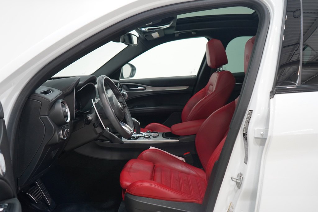 Used 2024 Alfa Romeo Stelvio Veloce AWD/4WD image 13