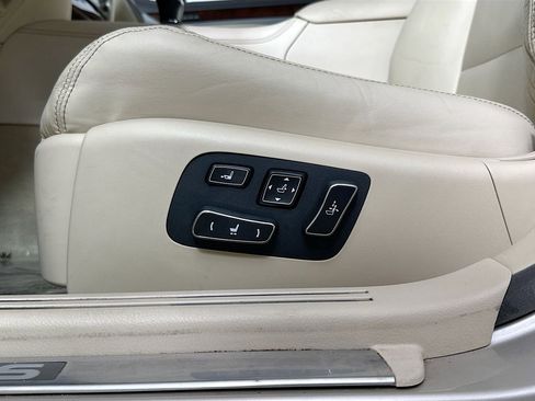 Used 2015 Lexus LS 460 w/ Comfort Package RWD image 23