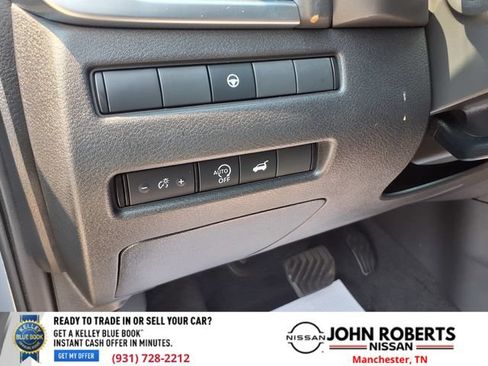 Certified 2025 Nissan Rogue SL FWD image 29