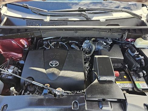 Used 2018 Toyota Highlander XLE image 9