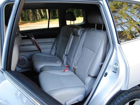 Used 2013 Toyota Highlander Limited image 8