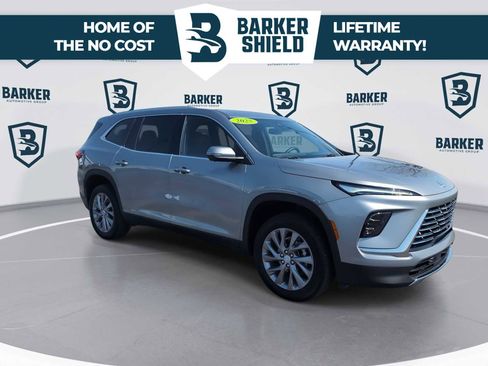 Used 2025 Buick Enclave Preferred AWD/4WD image 2