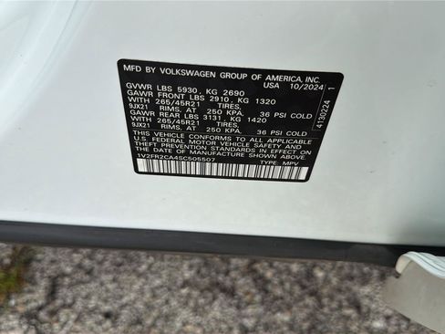 Used 2025 Volkswagen Atlas SEL Premium R-Line AWD/4WD image 29