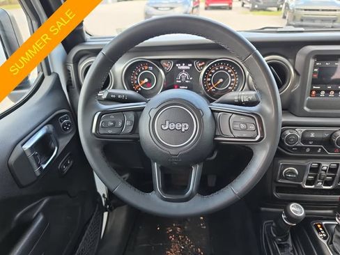 Certified 2023 Jeep Gladiator Sport AWD/4WD image 10